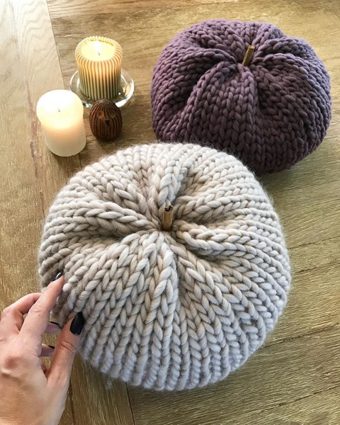 The Spookette Knitted Pumpkin · Free Pattern