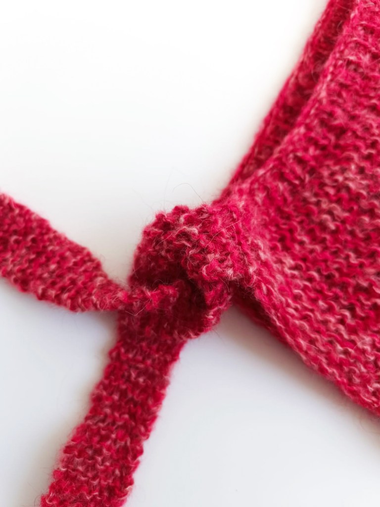 Chunky garter stitch mohair bonnet with long ties – free seamless knitting pattern for adults